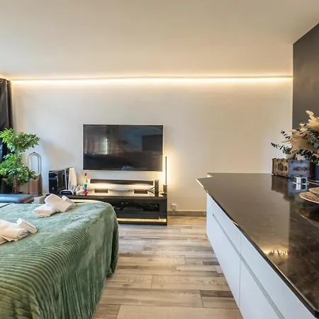 Guestready - Prime Location With Parking Appartement
